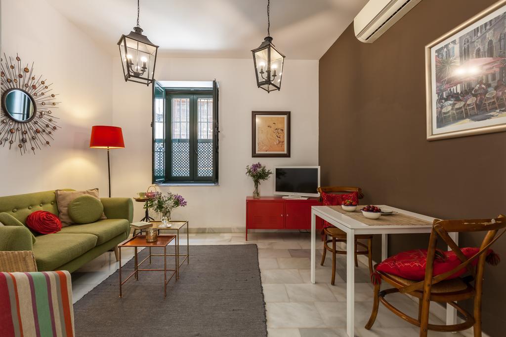 Apartamentos Mariscal เซบีญา ภายนอก รูปภาพ