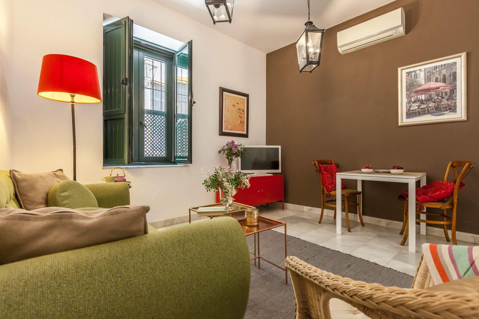 Apartamentos Mariscal เซบีญา ภายนอก รูปภาพ