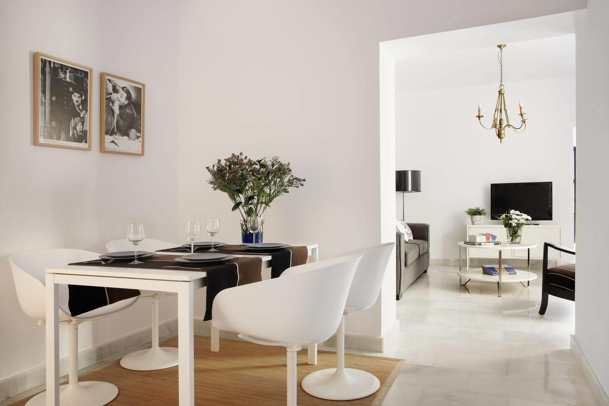 Apartamentos Mariscal เซบีญา ภายนอก รูปภาพ